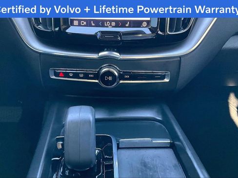 Used 2022 Volvo XC60 B5 Momentum image 40