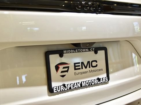 Used 2023 Jeep Grand Cherokee Altitude AWD/4WD image 10