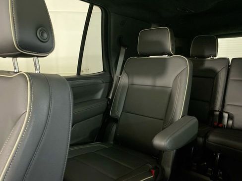 Certified 2023 GMC Yukon SLT w/ SLT Premium Package AWD/4WD image 12