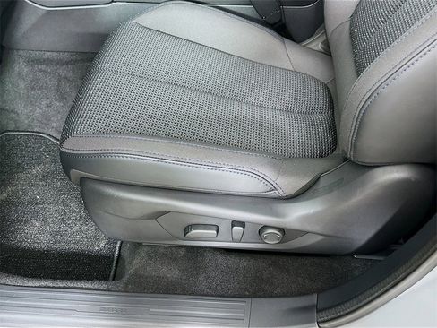 Used 2026 Subaru Forester Premium w/ Base/Premium Package image 9