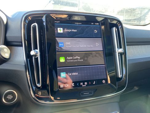 Used 2025 Volvo XC40 B5 Core image 86