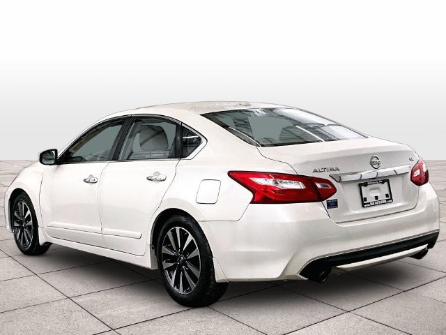 Used 2016 Nissan Altima 2.5 SL w/ 2.5 Technology Package FWD image 10