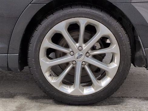 Used 2016 Ford Taurus Limited w/ Equipment Group 301A image 14