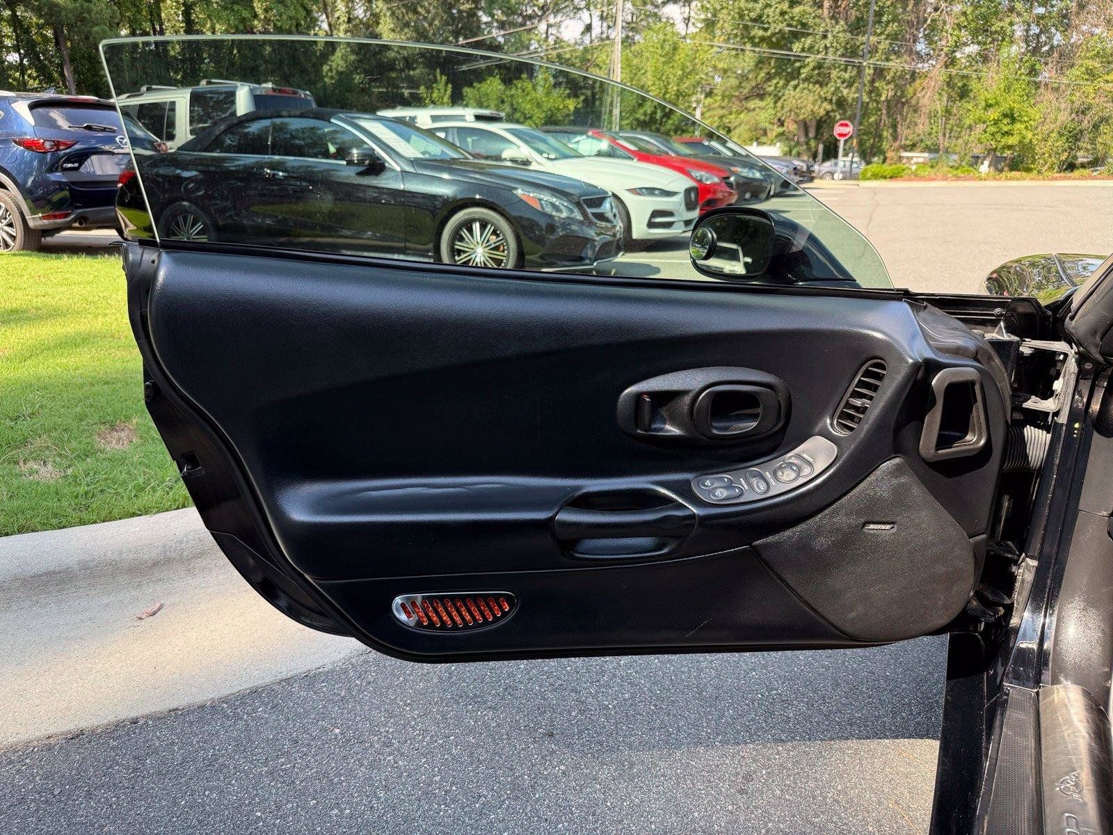 Used 1999 Chevrolet Corvette Convertible RWD image 17