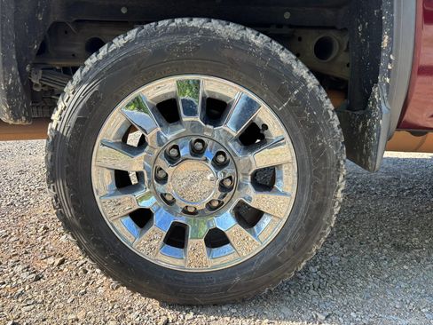 Used 2016 GMC Sierra 2500 SLT w/ All-Terrain HD Package AWD/4WD image 9