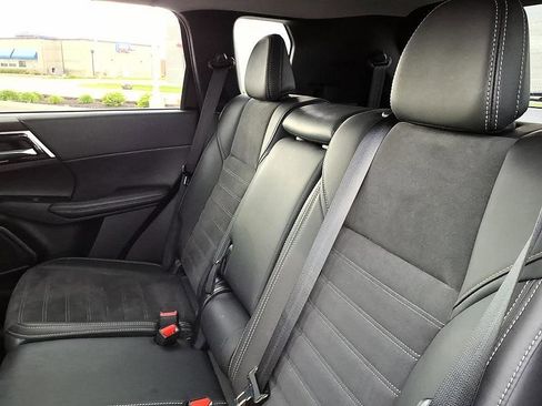 Used 2025 Mitsubishi Outlander SE FWD image 20