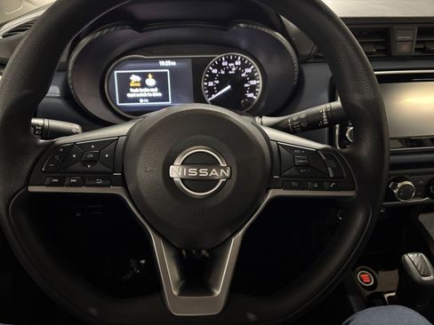 Used 2025 Nissan Versa SV image 25