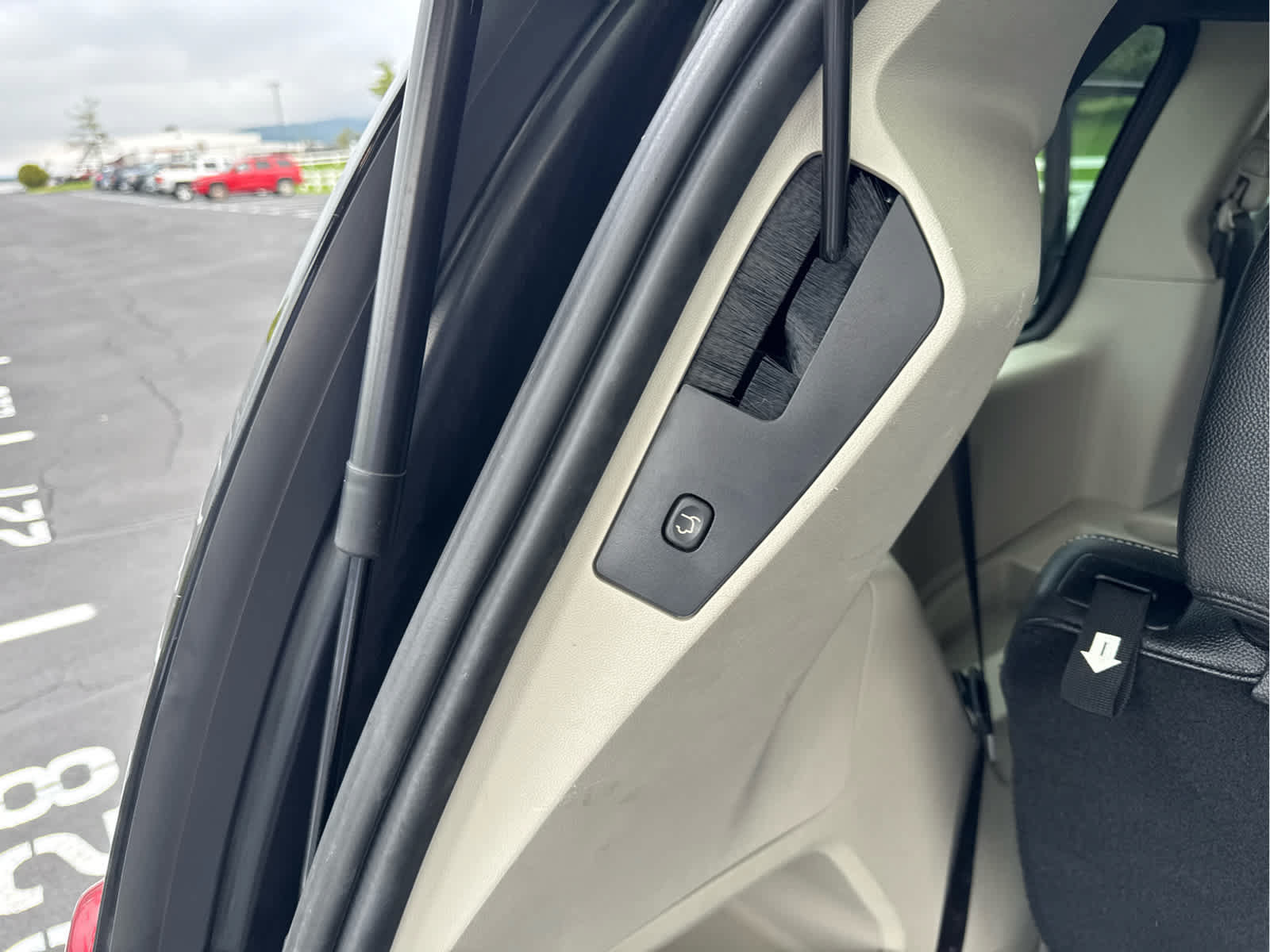 Used 2019 Dodge Grand Caravan SXT FWD image 32