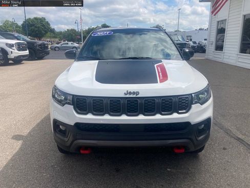 Used 2025 Jeep Compass Trailhawk AWD/4WD image 2