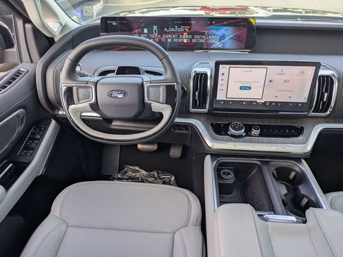 Used 2025 Ford Expedition Max Platinum w/ Platinum Ultimate Package AWD/4WD image 21