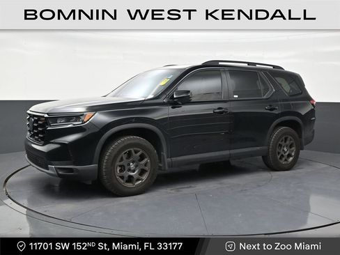 Used 2025 Honda Pilot TrailSport image 1