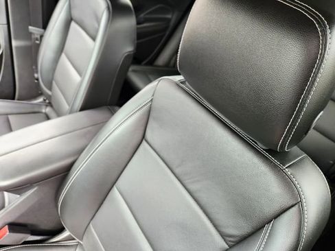 Used 2023 GMC Terrain SLT w/ Infotainment Package II image 24