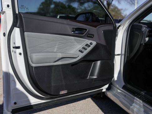 Used 2020 Toyota Avalon Limited image 26