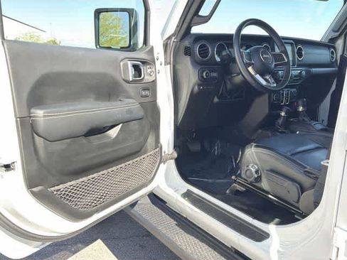 Used 2022 Jeep Wrangler Unlimited Sahara image 16