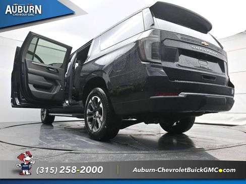 New 2026 Chevrolet Suburban LT w/ Comfort Package image 36