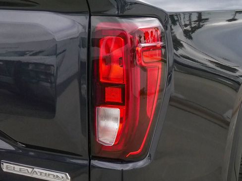 Used 2023 GMC Sierra 1500 Elevation image 10