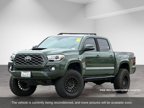 Used 2021 Toyota Tacoma TRD Sport w/ TRD Premium Sport Package AWD/4WD image 2