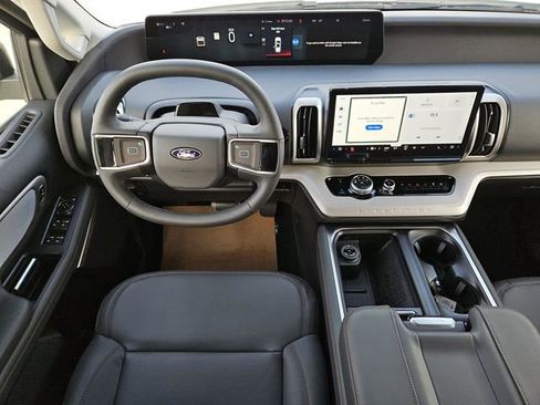 New 2025 Ford Expedition Active image 4