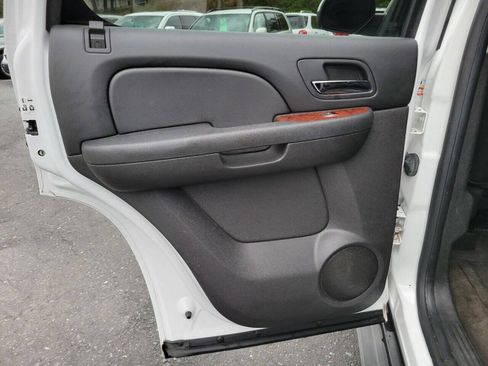 Used 2014 GMC Yukon SLT AWD/4WD image 24