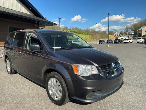 Used 2019 Dodge Grand Caravan SE w/ UConnect Hands-Free Group image 10