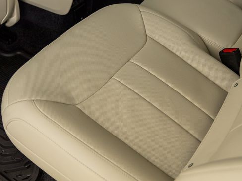 Used 2025 Land Rover Range Rover Long Wheelbase Autobiography image 28