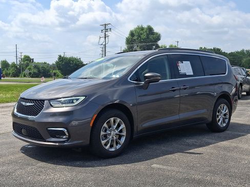 Used 2022 Chrysler Pacifica Touring-L AWD/4WD image 6