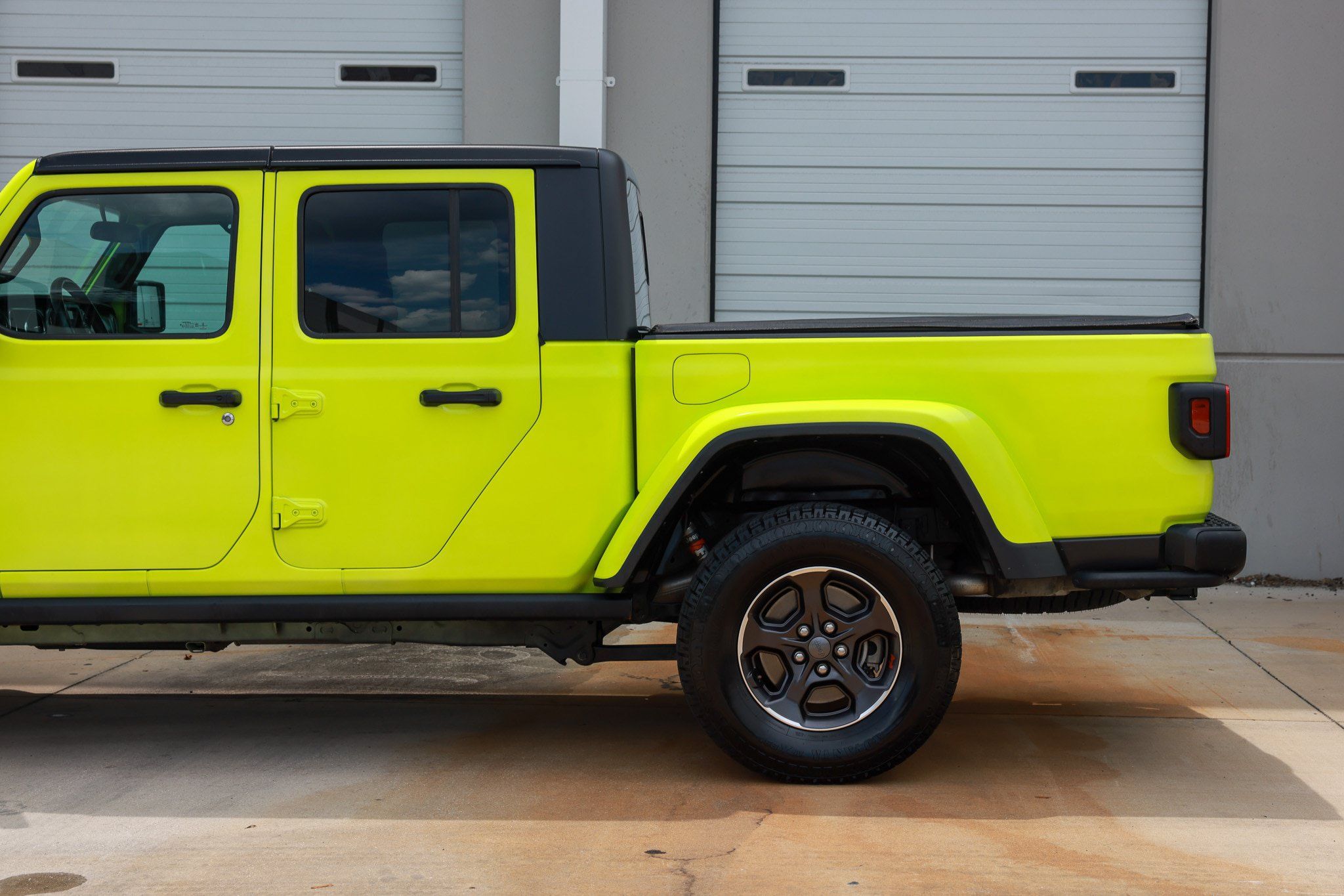 Used 2021 Jeep Gladiator Rubicon w/ Trailer Tow Package AWD/4WD image 33
