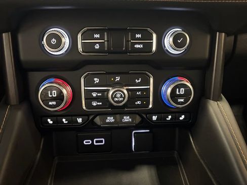 Used 2023 GMC Yukon AT4 AWD/4WD image 22