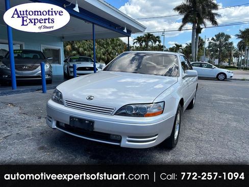 Used 1996 Lexus ES 330 FWD image 1