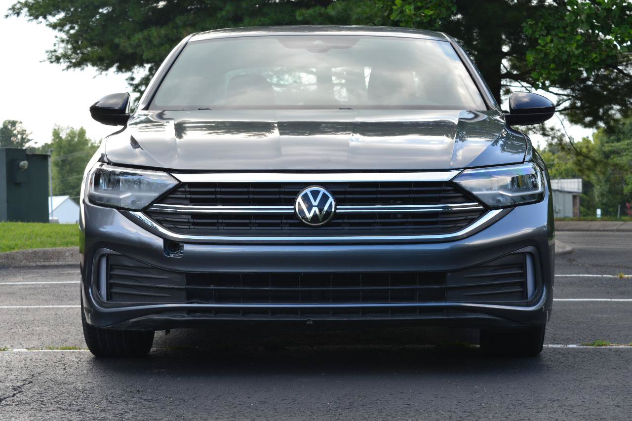 Used 2023 Volkswagen Jetta Sport FWD image 2