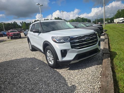 New 2026 Ford Explorer Active w/ Active Comfort Package RWD image 2