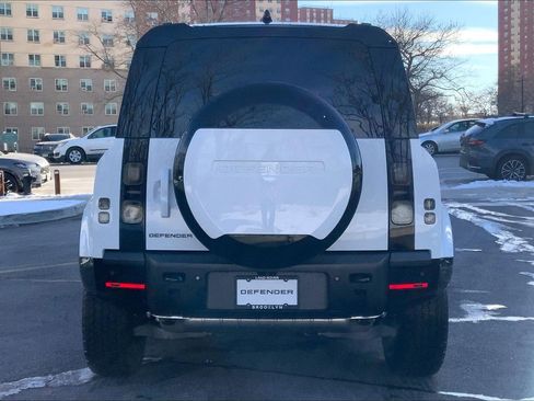 New 2026 Land Rover Defender 110 X-Dynamic SE image 4