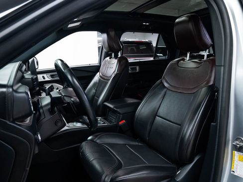 Used 2020 Ford Explorer Platinum w/ Premium Technology Package image 17