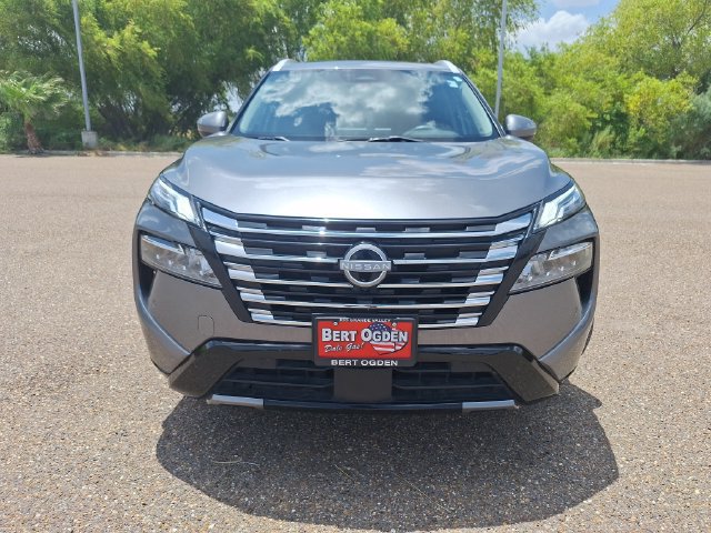 Used 2024 Nissan Rogue Platinum AWD/4WD image 2