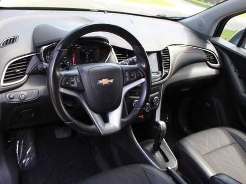 Used 2018 Chevrolet Trax LT w/ Sun & Sound Package AWD/4WD image 17