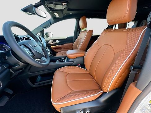 New 2026 Chrysler Pacifica Pinnacle w/ Trailer Tow Group image 15