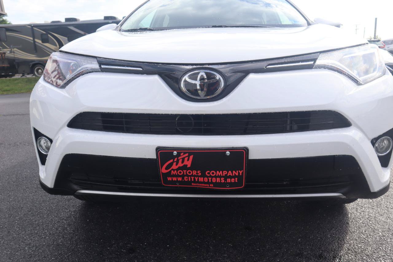 Used 2017 Toyota RAV4 XLE AWD/4WD image 32