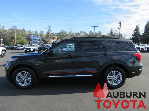 Used 2022 Ford Explorer XLT image 9