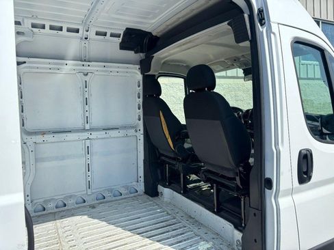 Used 2023 RAM ProMaster 2500 FWD image 12