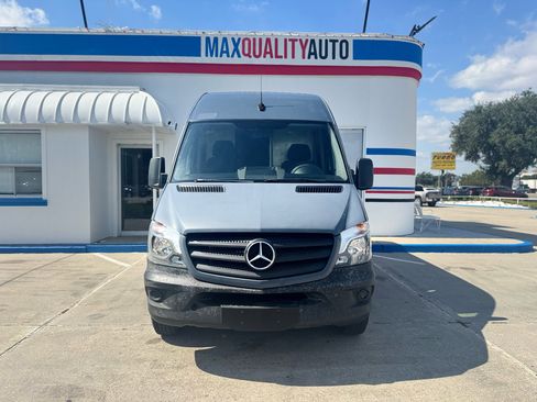 Used 2018 Mercedes-Benz Sprinter 2500 image 8