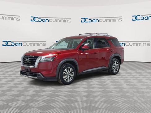 Used 2023 Nissan Pathfinder SL AWD/4WD image 4