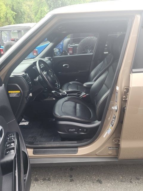 Used 2015 Kia Soul + w/ Primo Package FWD image 5