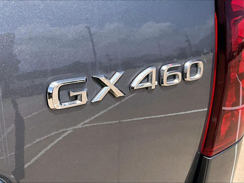 Used 2022 Lexus GX 460 Luxury w/ Sport Design Package AWD/4WD image 10