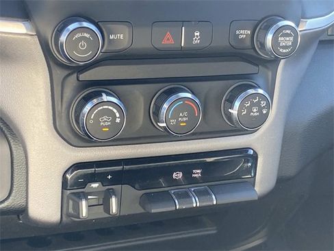 Used 2024 RAM 3500 Big Horn image 27