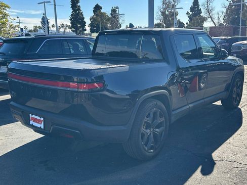 Used 2025 Rivian R1T Premium image 2