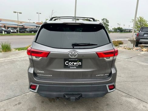 Used 2019 Toyota Highlander Limited Platinum AWD/4WD image 7
