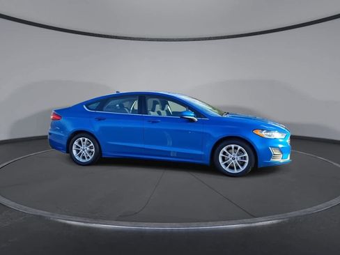 Used 2019 Ford Fusion SE image 9
