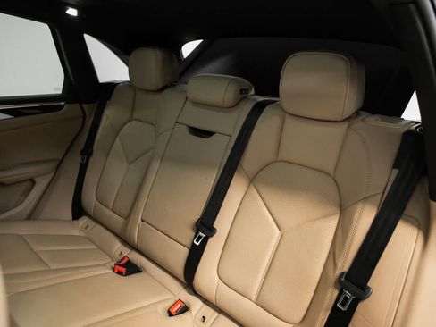 Certified 2023 Porsche Macan S AWD/4WD image 33