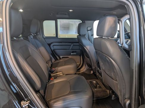 New 2026 Land Rover Defender 130 X-Dynamic SE image 28