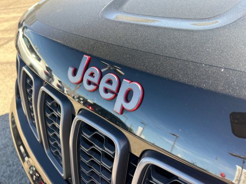 Used 2020 Jeep Grand Cherokee Trailhawk image 23